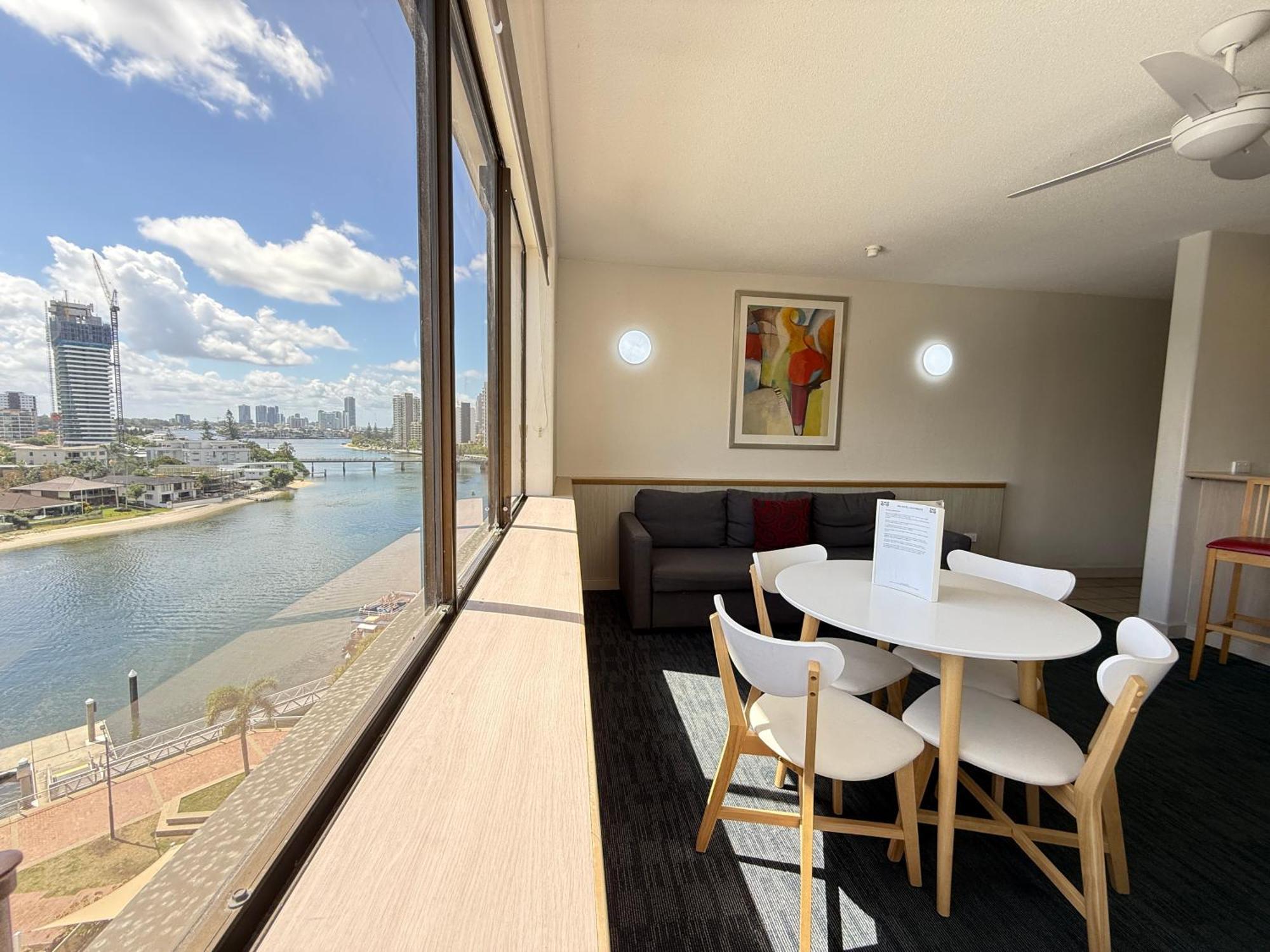Tiki Hotel Apartments Surfers Paradise Gold Coast Buitenkant foto