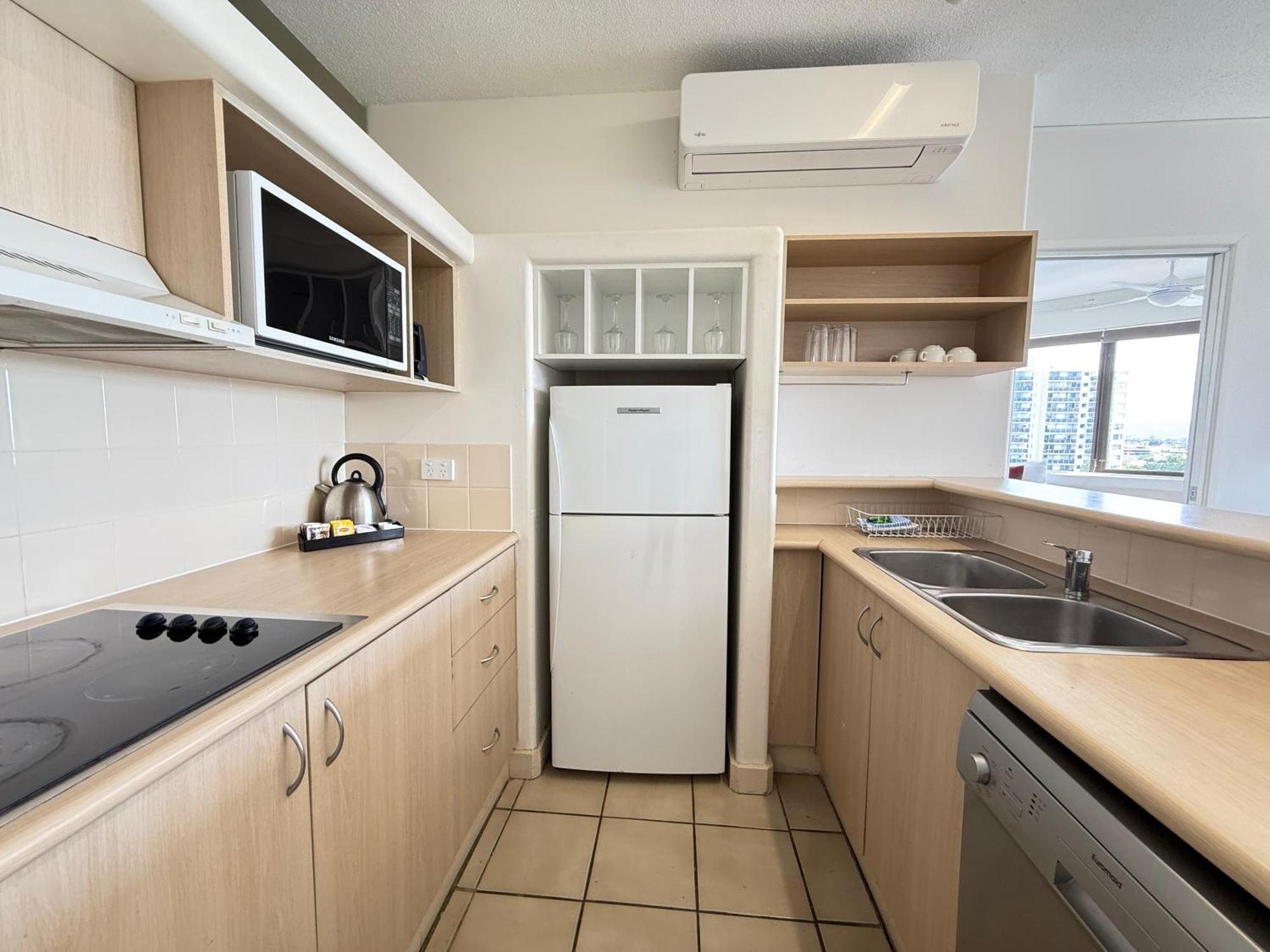 Tiki Hotel Apartments Surfers Paradise Gold Coast Buitenkant foto