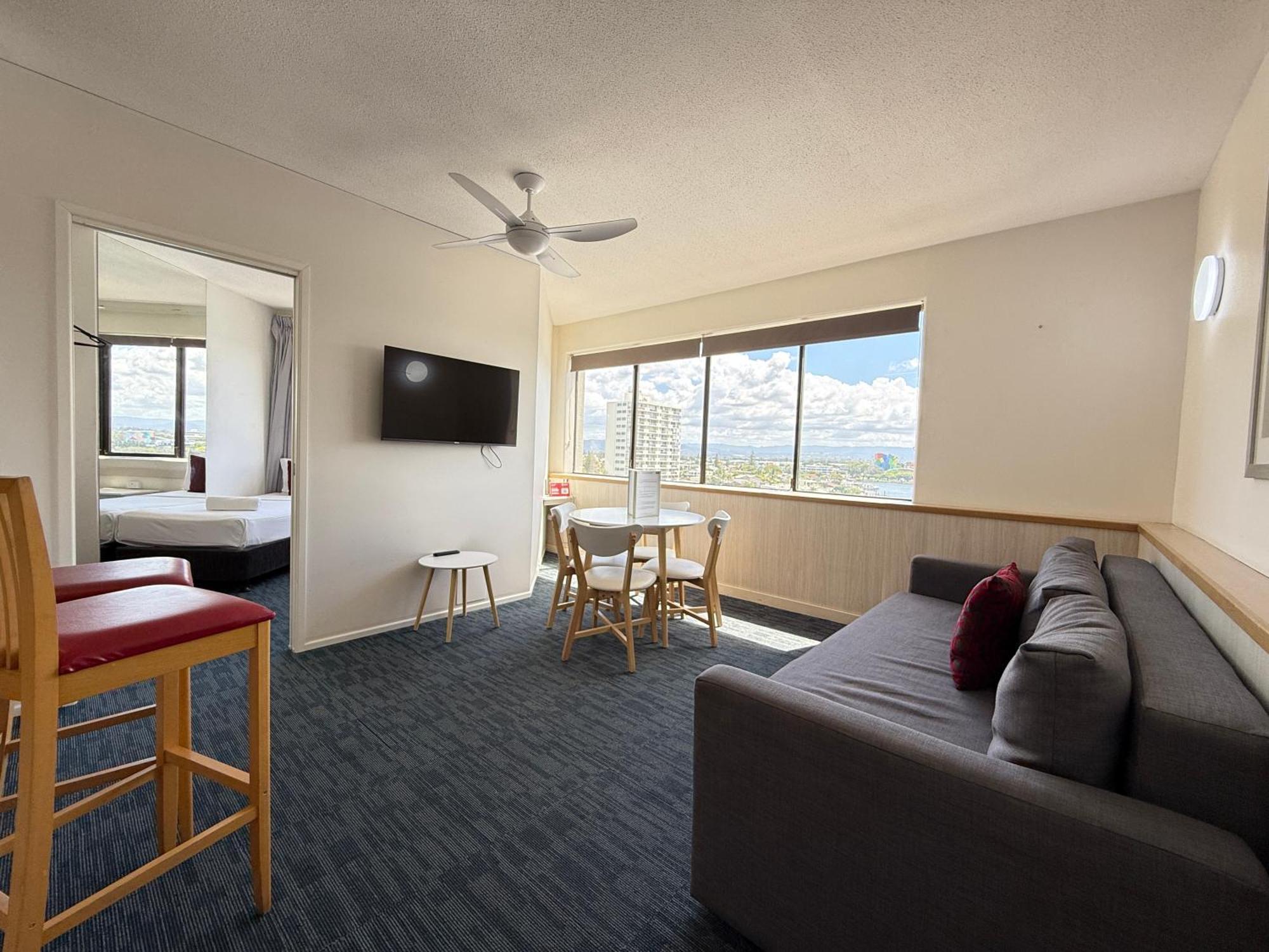 Tiki Hotel Apartments Surfers Paradise Gold Coast Buitenkant foto