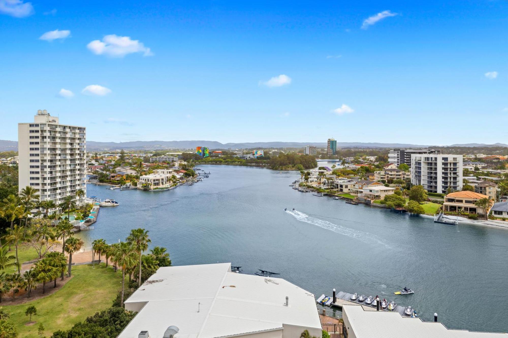 Tiki Hotel Apartments Surfers Paradise Gold Coast Buitenkant foto
