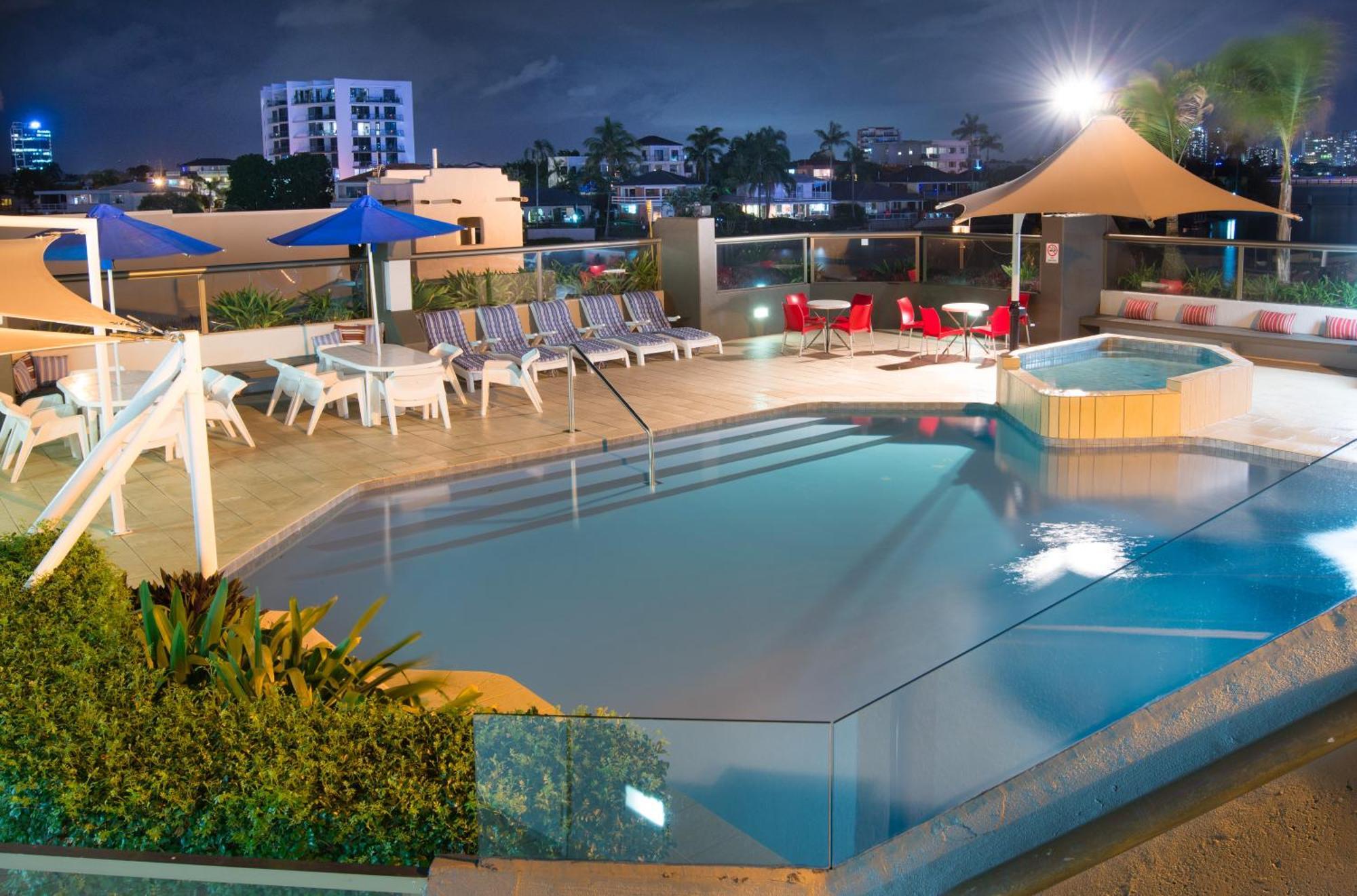 Tiki Hotel Apartments Surfers Paradise Gold Coast Buitenkant foto