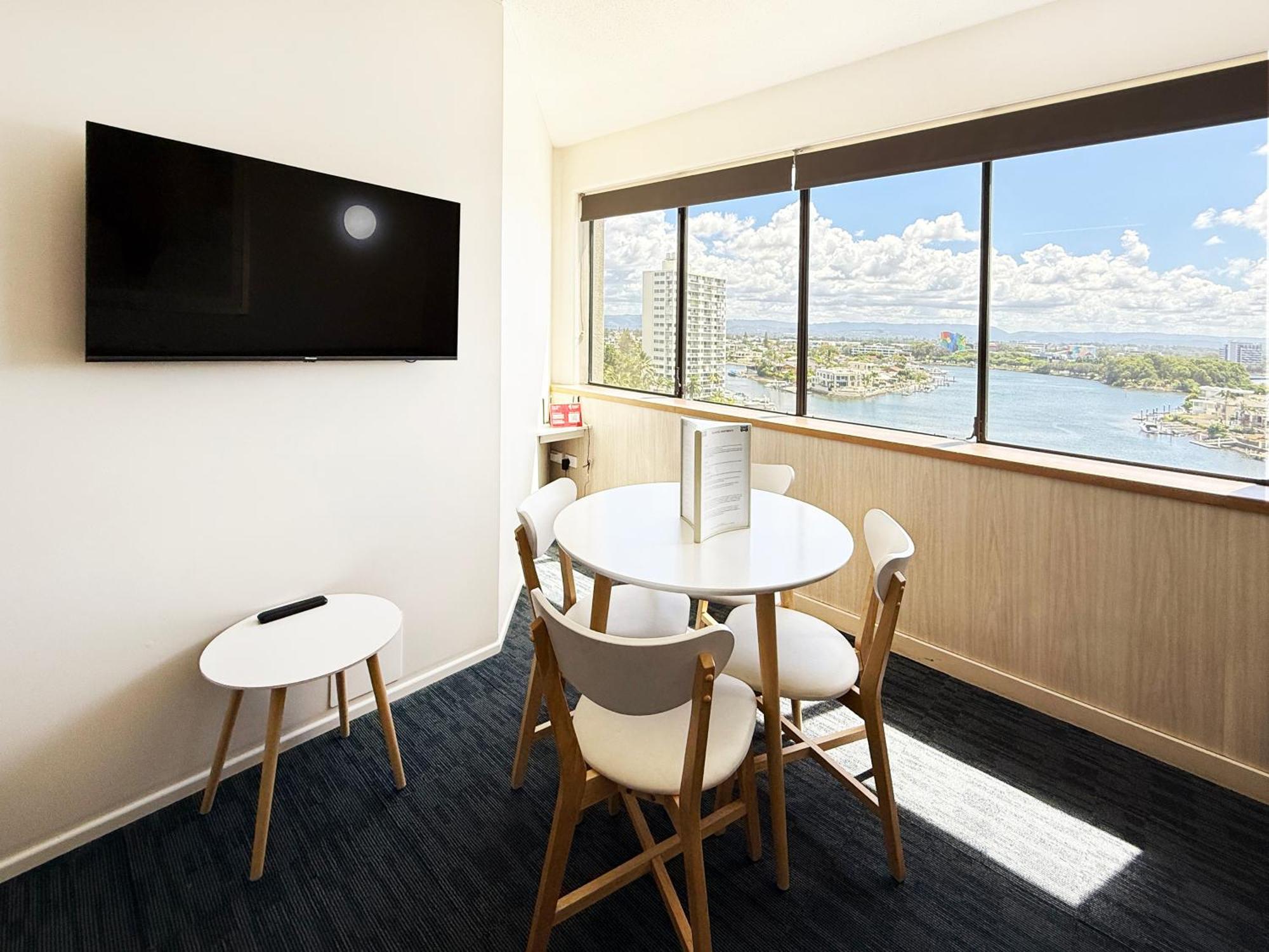 Tiki Hotel Apartments Surfers Paradise Gold Coast Buitenkant foto