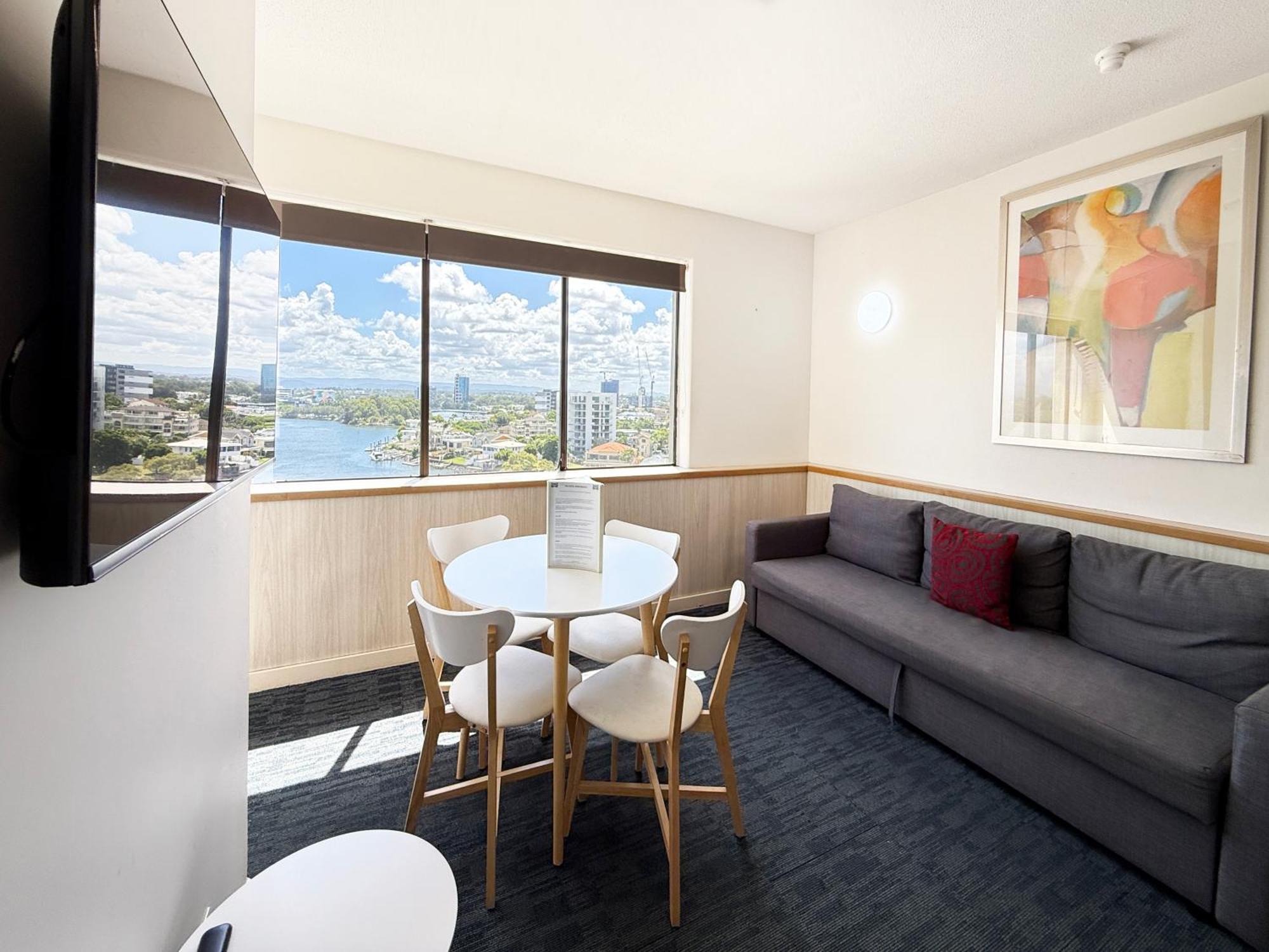 Tiki Hotel Apartments Surfers Paradise Gold Coast Buitenkant foto