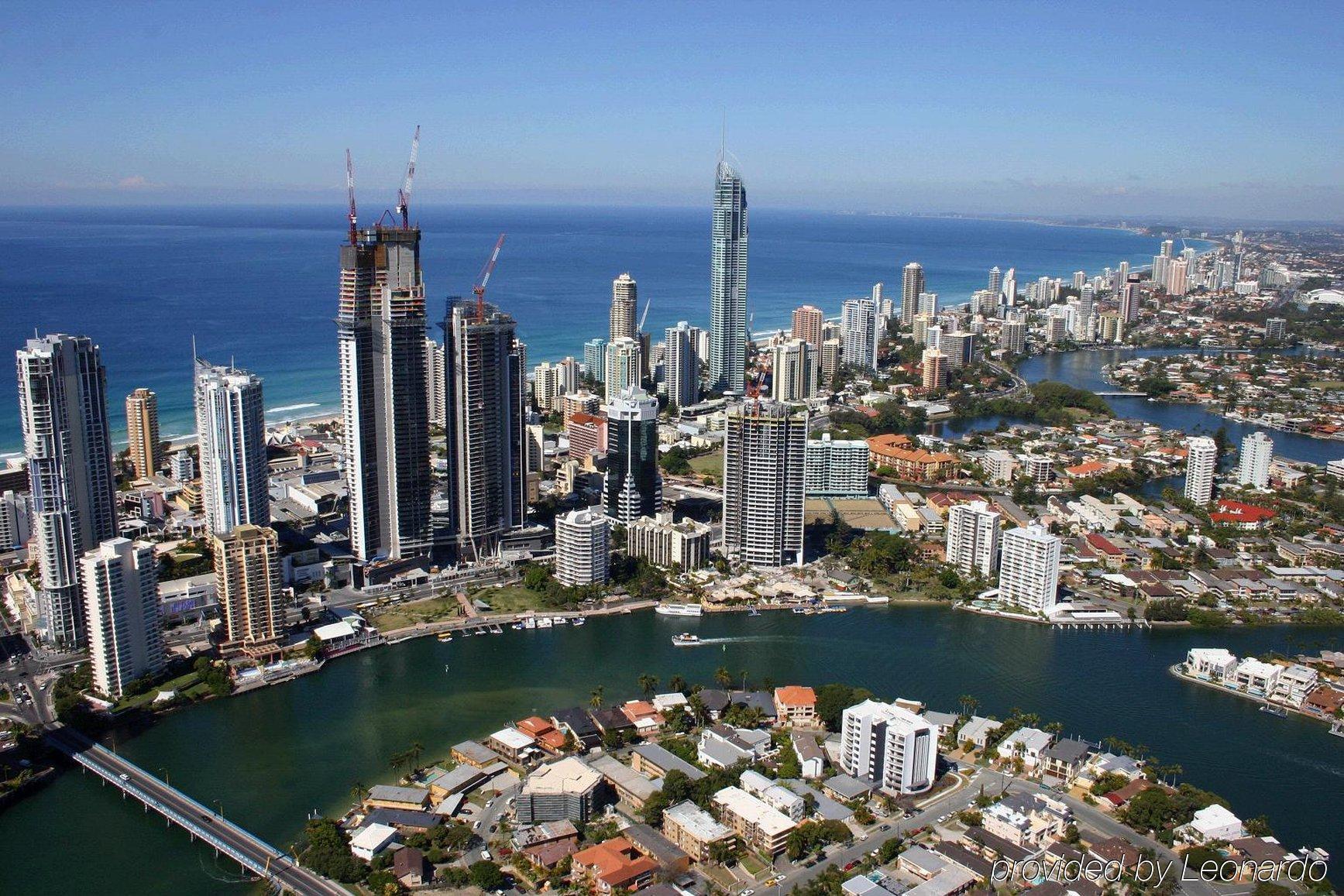 Tiki Hotel Apartments Surfers Paradise Gold Coast Buitenkant foto