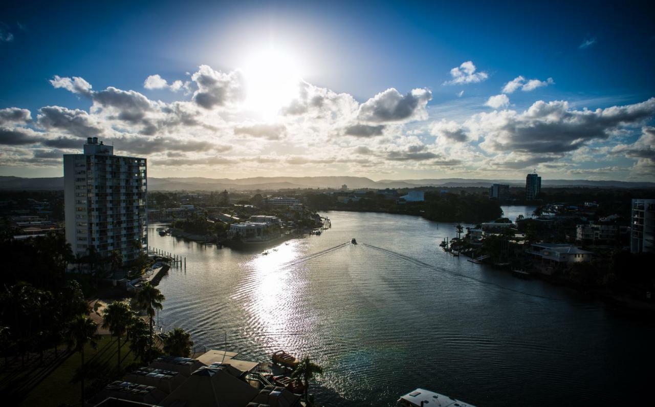 Tiki Hotel Apartments Surfers Paradise Gold Coast Buitenkant foto